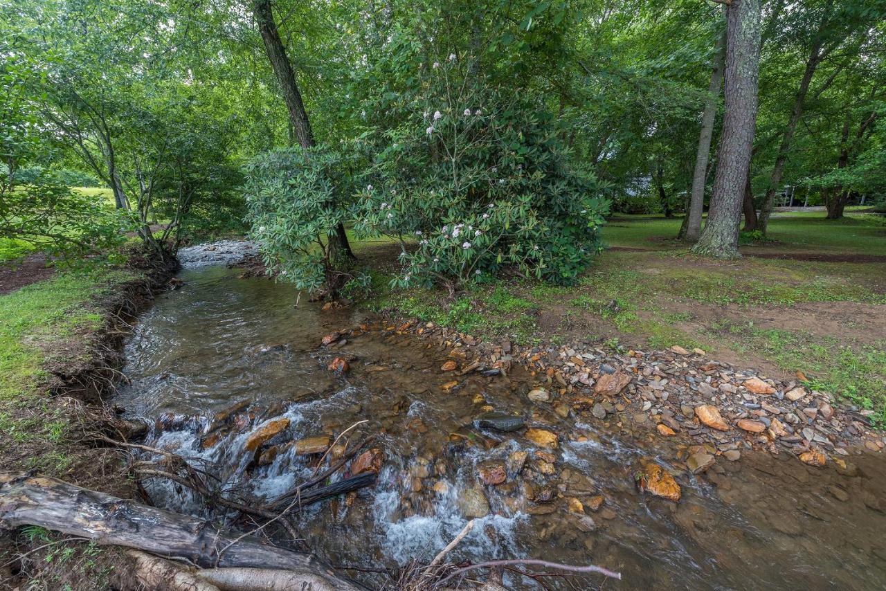 Winterberry Cottage Treetop Balcony And 5 Min To Downtown Black Mtn! Black Mountain Exterior photo